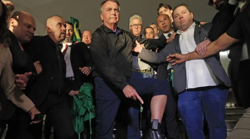 Bolsonaro tornozeleira